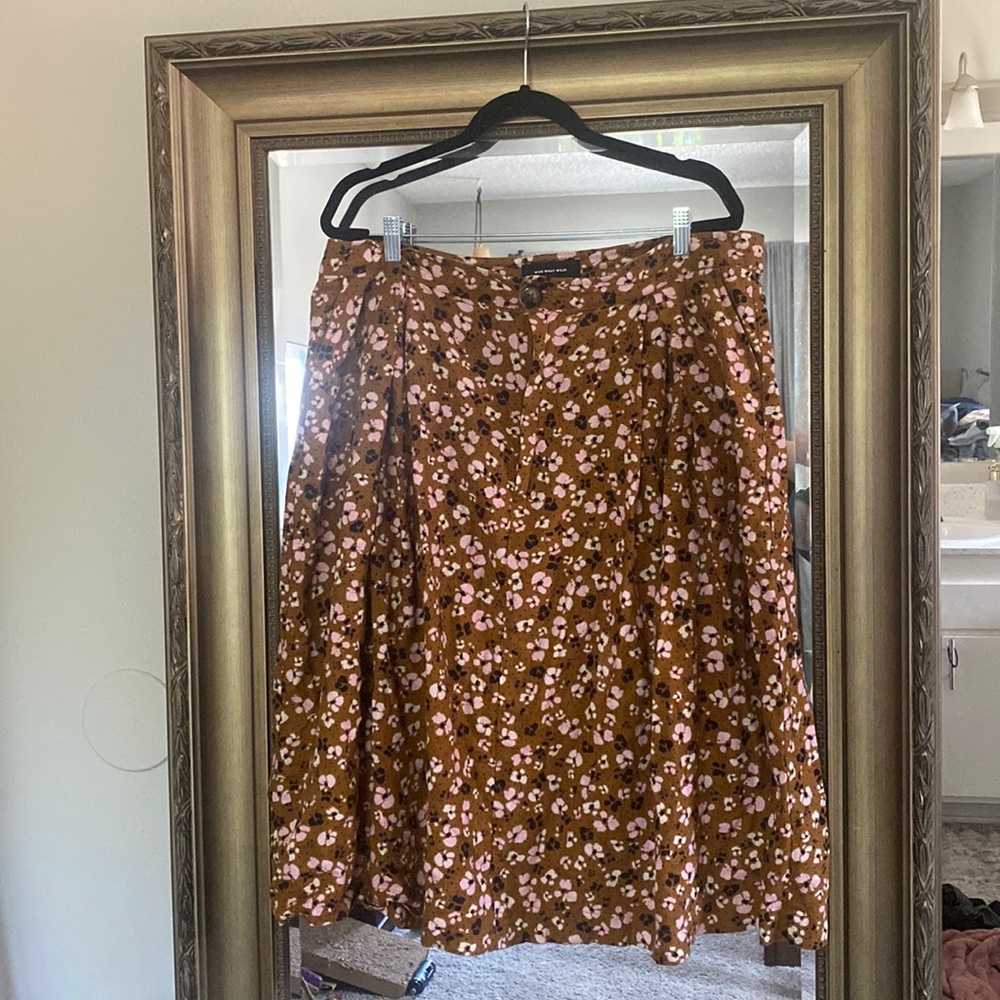 Target/Who What Wear Floral calf length skirt size 16